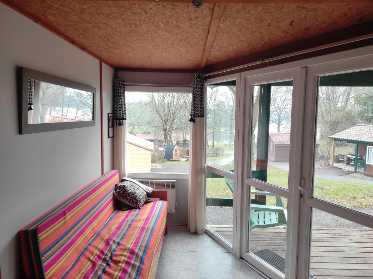 Chalet Simple Au Camping L'Etruyere Au Lac La Tardiere Exterior foto